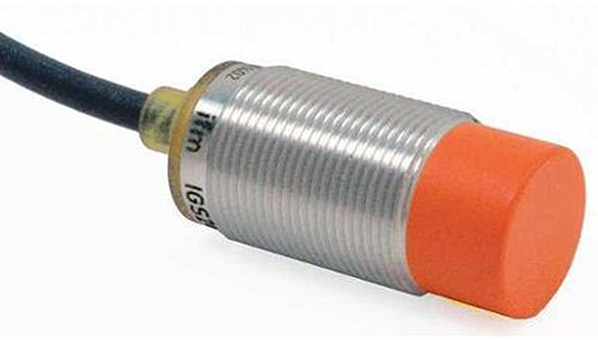 Индуктивный датчик IFM Electronic IGS251